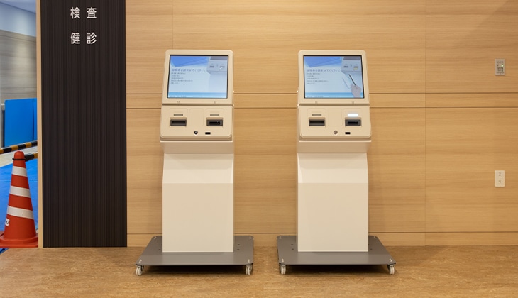 写真：再来受付機